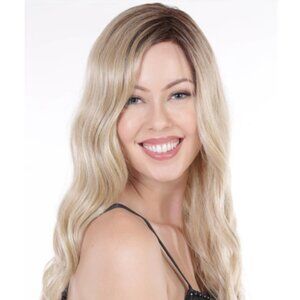 NIB Belle Tress - Maxwella 22 HF in Honey Chai Latte